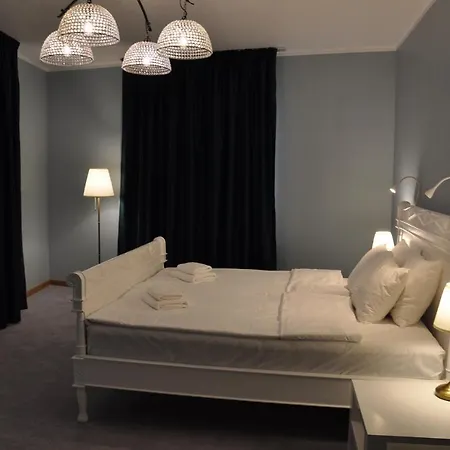 White Palace 3*