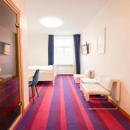 White Palace 3*