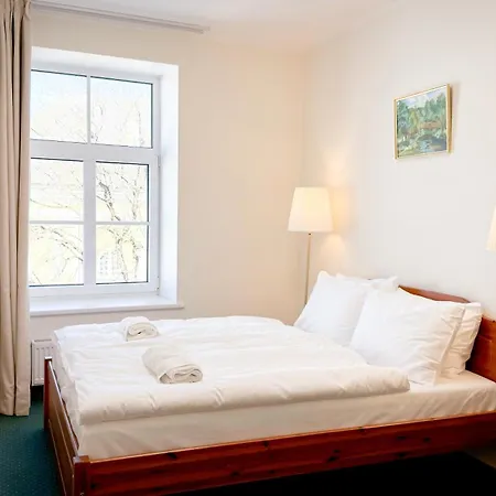 White Palace 3*